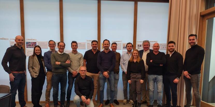 groepsfoto met deelnemers aan de Buyer group circulaire emmers